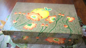 BOITE ARTISANALE BOIS DECOR  ETHNIQUE PEINT A LAMAIN LIBELLULE BEIGE *** - Picture 1 of 4