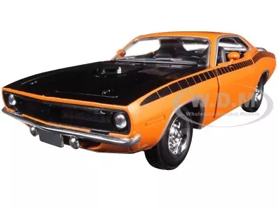 1970 PLYMOUTH BARRACUDA ORANGE 1/25 DIECAST MODEL CAR BY NEW RAY 71873 B - Image 1 of 4