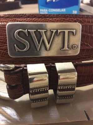 Cinturón de cuero marrón para hombre con Southwest Texas University SWT Conchos 32 R+ Foto 1 de 3