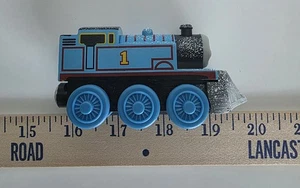 Thomas & Friends Ferrocarril de madera cubierto de nieve Thomas - Imagen 1 de 6