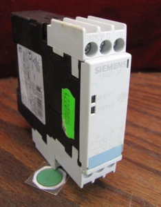 Relé de protección del motor termistor Siemens 3RN1010-1CG00 - 110VAC, restablecimiento automático - Imagen 1 de 5