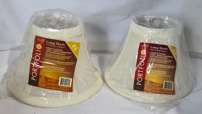 Par de mini pantallas de lámpara vintage blancas con clip en forma de campana de 5,5"" Foto 1 de 4