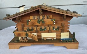 Schweizer Chalet Spieluhr und Schmuckkästchen - Bild 1 von 8