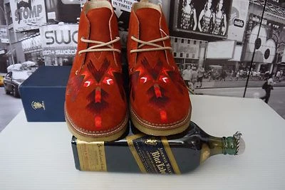  TOMS Desert Chukkas Sienna 箭头麂皮绒靴男式 13 886468415231 — 第 1/4 张图片