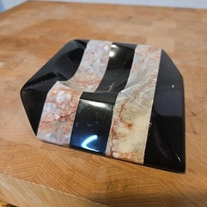 Cenicero inclinado Art Deco vintage patrón a rayas mármol y ónix 5"x5" - Imagen 1 de 8