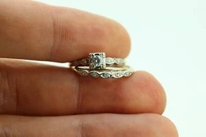 Set anelli di fidanzamento diamanti matrimonio art deco. Set fedi nuziali antiche DELICATE. - Foto 1 di 6