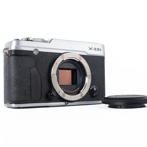 *READ* Fujifilm X-E2s 16MP Mirrorless Digital Camera Body   - Silver - Picture 1 of 15