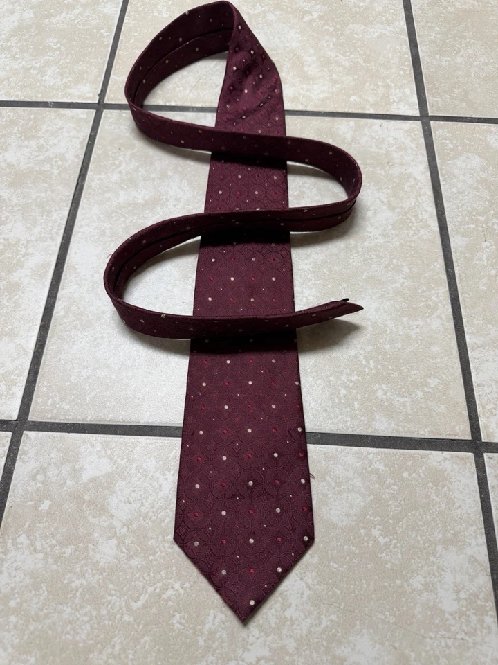 Corbata de seda geométrica Claiborne rojo granate 59x4 Foto 1 de 4