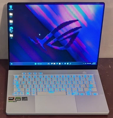 ASUS ROG Zephyrus G14 3K 120Hz OLED (Ryzen 9 8945HS, 32GB/1TB, RTX 4070) Blanco Foto 1 de 4