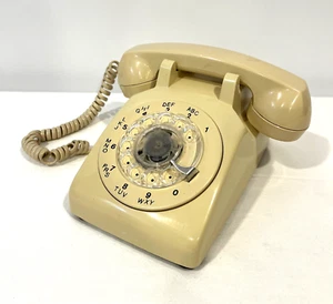 NORTHERN TELECOM BEIGE VINTAGE 1970 ROTARY DIAL PHONE BELL CANADA TELEPHONE - Picture 1 of 9