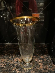 Vintage Elegant Gold Trimmed Vase - Picture 1 of 3