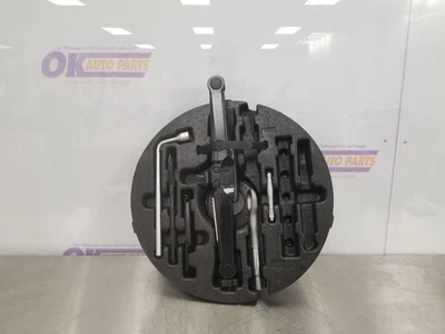 Mercedes GLS550 166 2019 tipo gato y kit de herramientas completo Foto 1 de 4