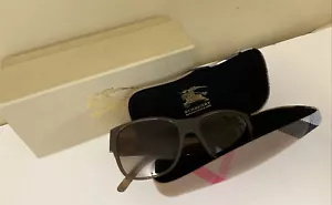 Burberry LUXOTICA Occhiali da sole Marroni Italia Nuovi B 4104-M 3237/13 55 16 135 3N Nuovi con etichette - Foto 1 di 7
