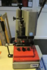 Schlüsselkopiermaschine Errebi Italy, Schlüsselmaschine Schlüsselfräsmaschine - Bild 1 von 8