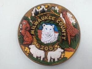 Placa de coleccionista de cerámica en relieve vintage de los años 70 del zoológico del condado de Milwaukee - Imagen 1 de 9