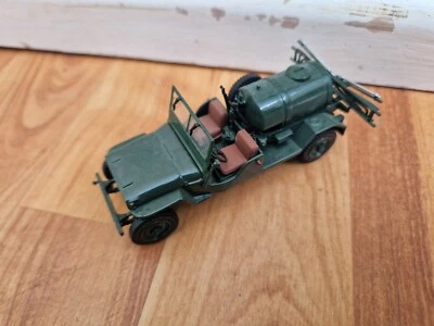 HACHETTE UNIVERSAL HOBBIES 1/43 CLASSIC 1962 JEEP AGRICOLE TRACTOR - Image 1 of 3