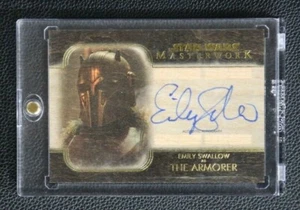 💎2020 TOPPS STAR WARS CAPOLAVORO EMILY SWALLOW THE ARMORER WOOD AUTO 1/10💎 - Foto 1 di 2