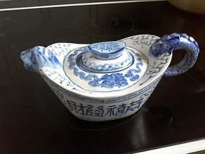 Vintage style Chinese lidded teapot/saucepot, blue & white, 9" long, 4" high - Picture 1 of 8