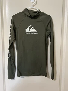 Neu mit Etikett Quicksilver Langarm Jungen Rash Guard olivgrün Größe 10 - Bild 1 von 3