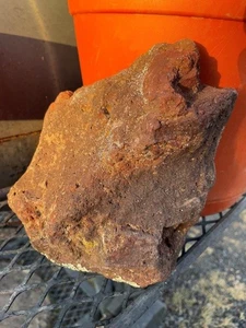 Ein großes rotes Lavagestein - perfekt für Aquarien, Terrarien, Sukkulenten - Bild 1 von 10