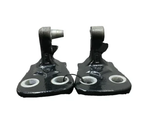 05-09 Land Rover LR3 Passenger Right Rear Door Hinges Pair OEM BDB780061 Black - Picture 1 of 6