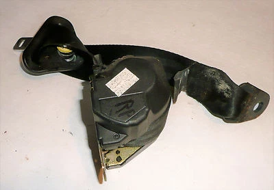 Nissan Micra 3 puertas MK3 K12 - Cinturón de seguridad lateral del pasajero trasero - izquierdo  Foto 1 de 3