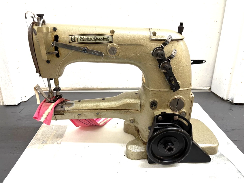 UNION SPECIAL 31200Q TWO NEEDLE UP-ARM TAPER HEAD ONLY INDUSTRIAL SEWING MACHINE - Image 1 of 4