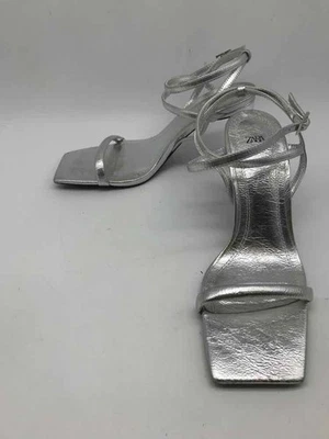 Tacones Zara plateados talla 38 usados Foto 1 de 4