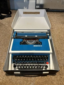 Olivetti Underwood 315 Vintage Typewriter, Blue 1970s Portable Typewriter - Picture 1 of 7