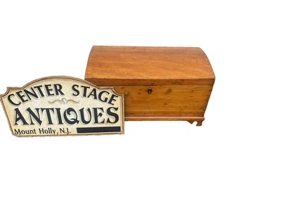 65436 Antiguo cofre de almacenamiento de manta primitiva Foto 1 de 4