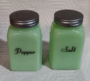 Salt  Pepper Arch Shakers Jade  Kitchen Home Gift - Imagen 1 de 2