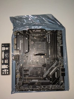 MSI B450 Tomahawk AMD A4 DDR4-SDRAM ATX Scheda Madre Gaming - Immagine 1 di 4