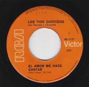 LOS TIOS QUERIDOS "Aqui en la Plaza" Latin Funk Soul Pop PERU 45 Listen - Imagen 1 de 2