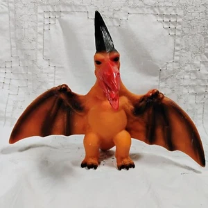 Figura de juguete de dinosaurio pterodáctilo de goma estilo vintage de 9" contrabando Knockoff Rodan - Imagen 1 de 10