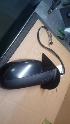 Espejo de puerta derecho usado se adapta a: 2013 GMC Yukon Power con intermitente sin carga ancha ex Foto 1 de 4