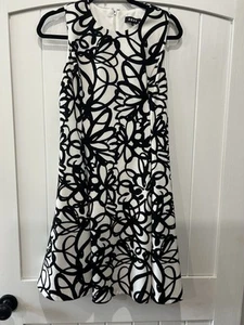 DKNY black/white swing dress with front pockets (length = 36.5 & Pit= 16”size 4 - Bild 1 von 5