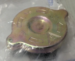 Genuine Volvo Penta Pressure Cap 829205 NEW OEM - Bild 1 von 3
