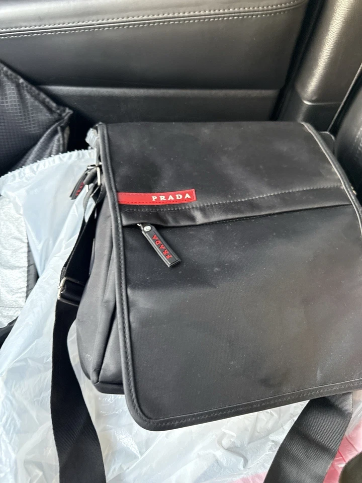 Bolso Mensajero Cuadrado de Bolsillo PRADA Mediano Negro Nylon Foto 1 de 1