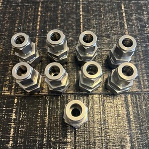 Crawford Swagelok Reducing Union, 3/4 in. X 1/2 in. Tube OD (SS-1210-6-8) - Picture 1 of 4