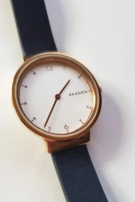 Reloj de cuarzo Skagen SKW2680 Ancher para mujer correa de cuero negro estuche dorado de gran tamaño Foto 1 de 3