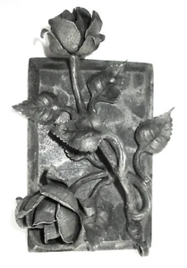 Calderino scultura rosa peltro vintage su base di metallo lungo 4,875 pollici - Foto 1 di 8