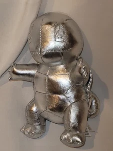 Peluche Pokemon Squirtle Plateado Metálico 8" 25 Aniversario EDICIÓN ESPECIAL - Imagen 1 de 5