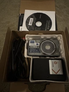 SONY Cyber Shot DSC-W570 16.1 Mpixels Original Box & Case -Excellent - Picture 1 of 4