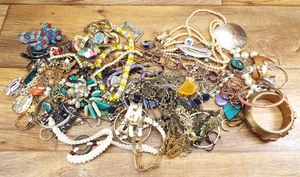 3 Pfund + Konvolut alter gemischter Modeschmuck nur zum Basteln, Teile oder Reparatur - Bild 1 von 7