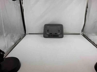 19 21 chevrolet silverado 1500 front upper dome light with onstar sos switch - Image 1 of 4