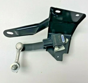 OEM AISIN 8940830130 / B711102 NEW Headlight Level Sensor Rear Left - Picture 1 of 7