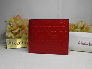 Billetera plegable Salvatore Ferragamo de viaje Gancini en relieve cuero rojo/negro*$450 - Imagen 1 de 14