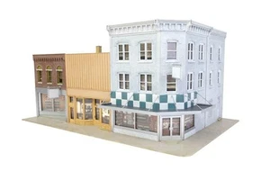 933-4044 HO Scale Merchant's Row VII - Kit - 10-1/2 x 6-7/8 x 5-3/8" 26,6 x 1... - Bild 1 von 1