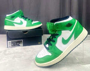 Air Jordan 1 Mid (GS) Lucky Green taglia 4,5 anni DQ8423301 include scatola - Foto 1 di 17