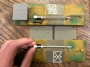 HO RAILROAD CROSSING Gates - Picture 1 of 6